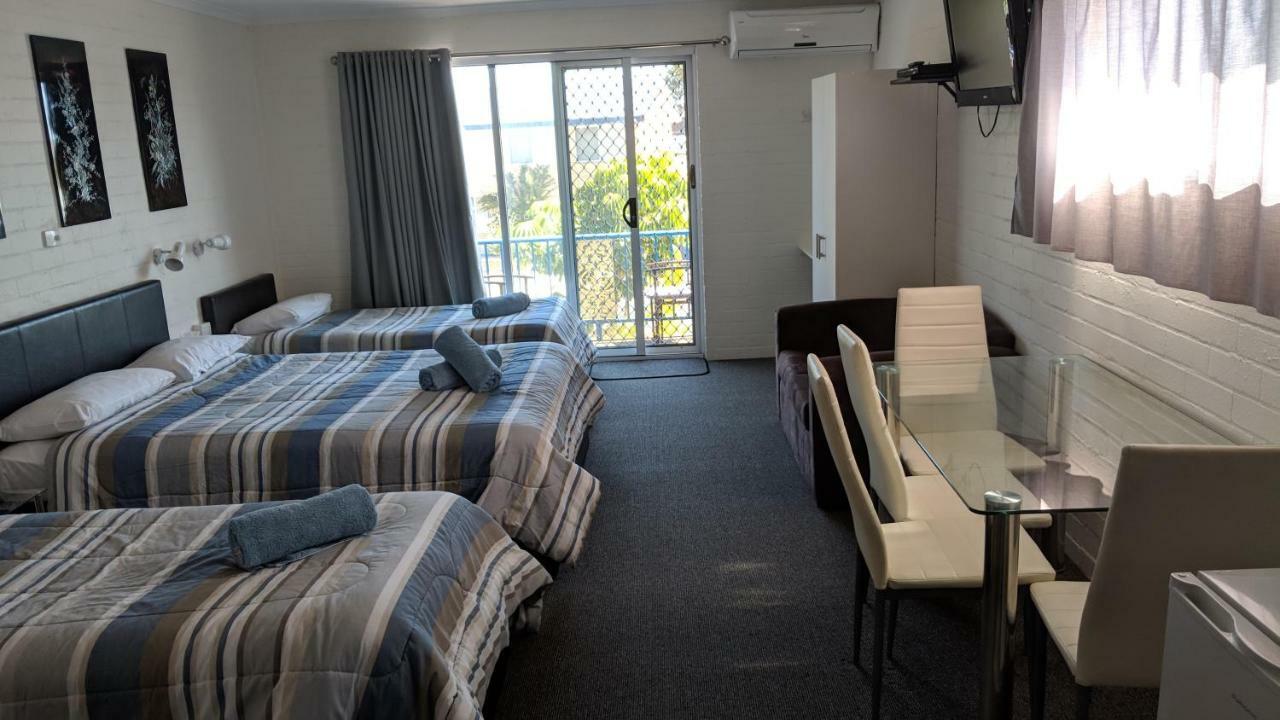 Harrington Village Motel Manning Point Екстериор снимка