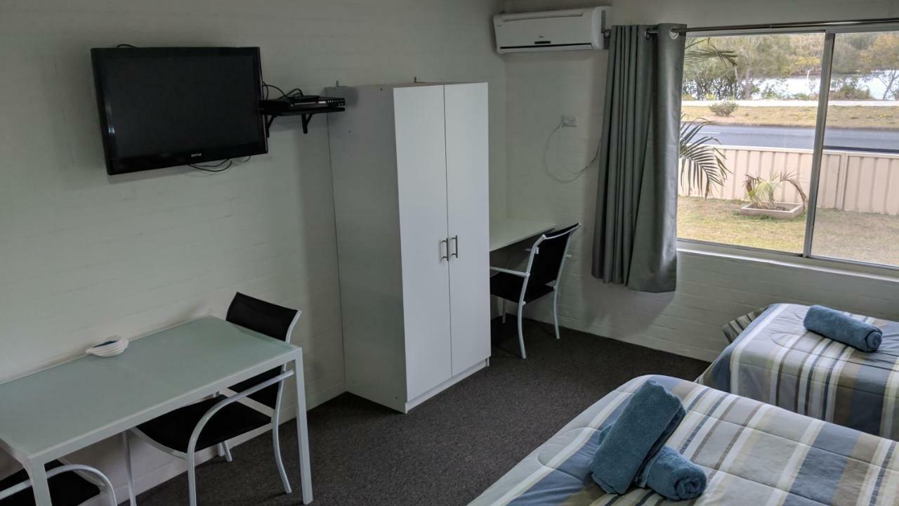 Harrington Village Motel Manning Point Екстериор снимка