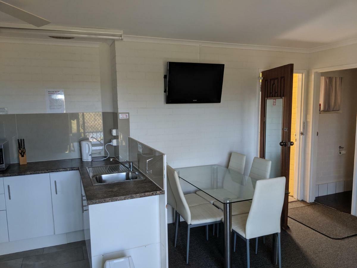 Harrington Village Motel Manning Point Екстериор снимка