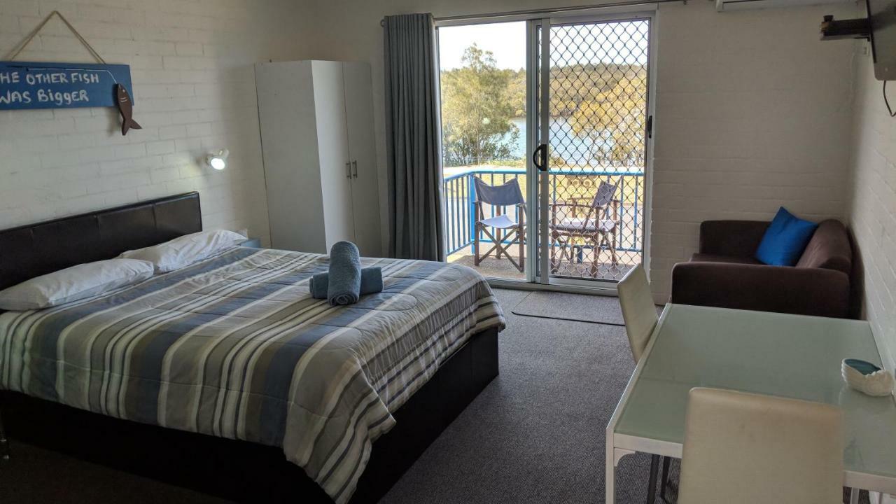 Harrington Village Motel Manning Point Екстериор снимка
