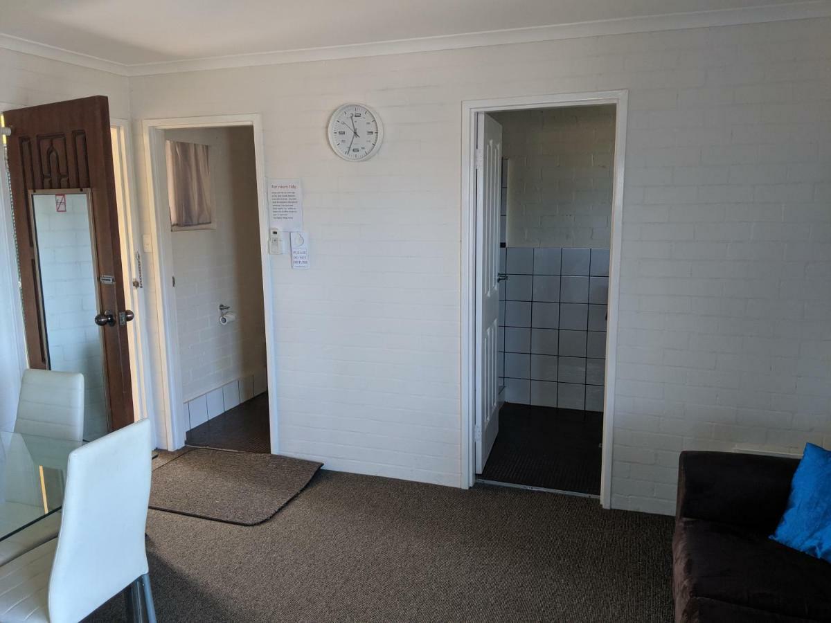 Harrington Village Motel Manning Point Екстериор снимка